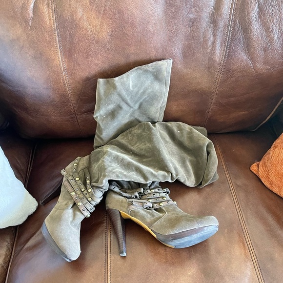 High heel faux suede studded boots - Picture 2 of 4